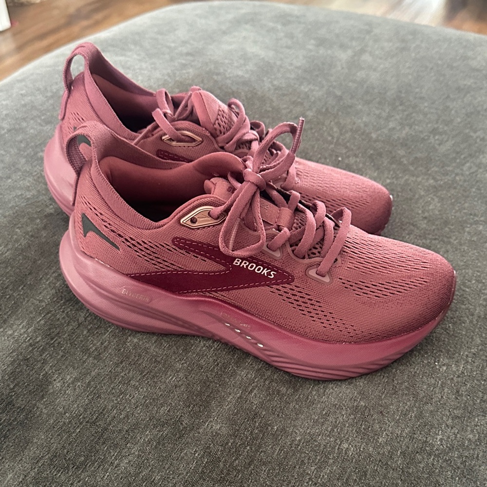 Brooks Women’s Glycerin 22 NWOT